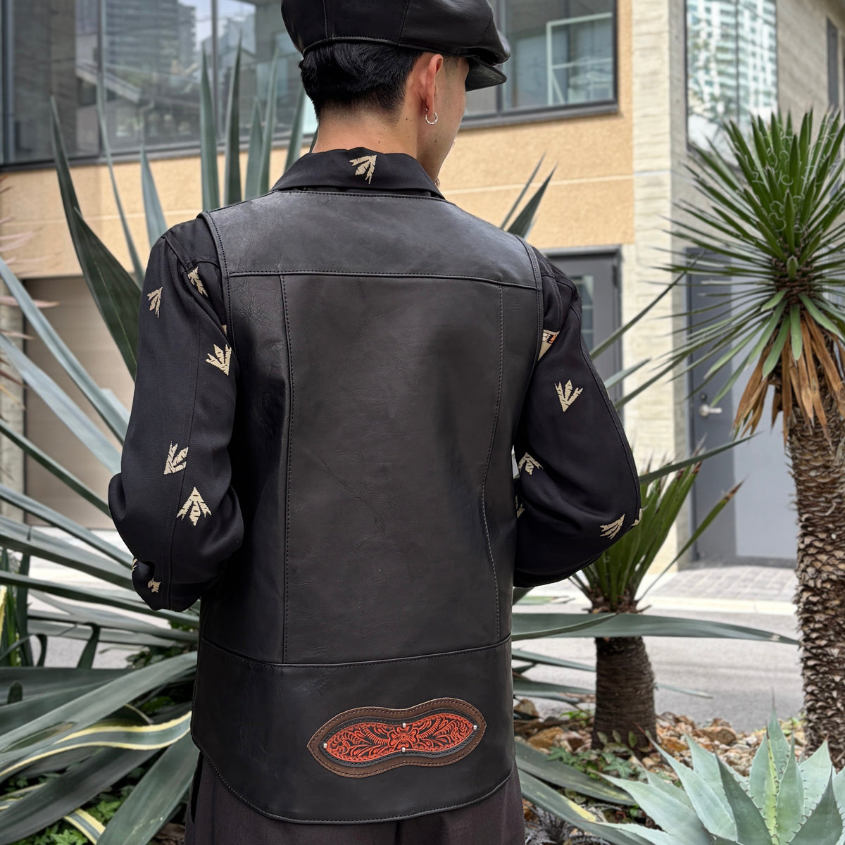 VEST "Peanut Flower"  ”The Ore" Red Jasper【Vネックレザーベスト/ブラック/ステアハイド/レッドジャスパー】