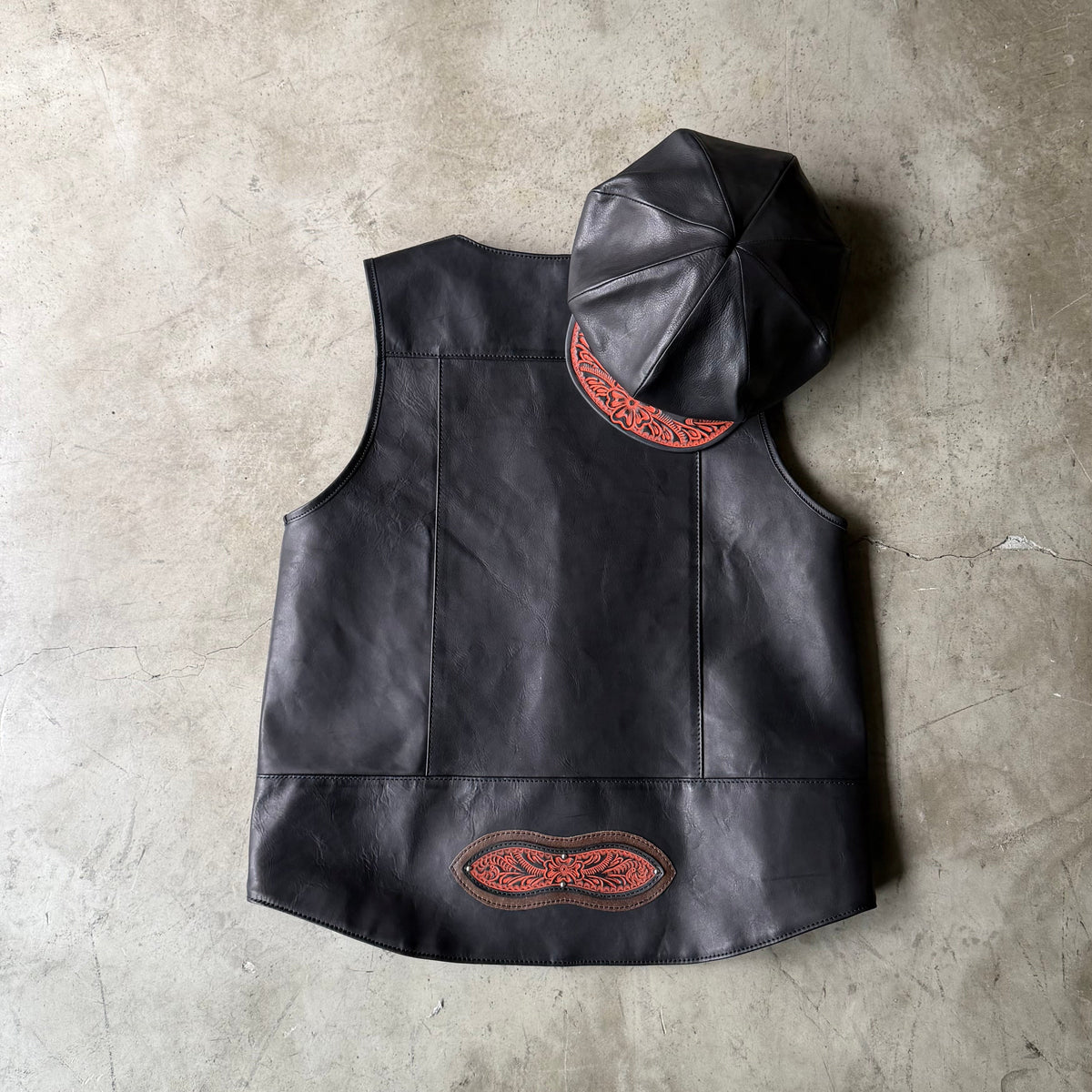 VEST "Peanut Flower"  ”The Ore" Red Jasper【Vネックレザーベスト/ブラック/ステアハイド/レッドジャスパー】