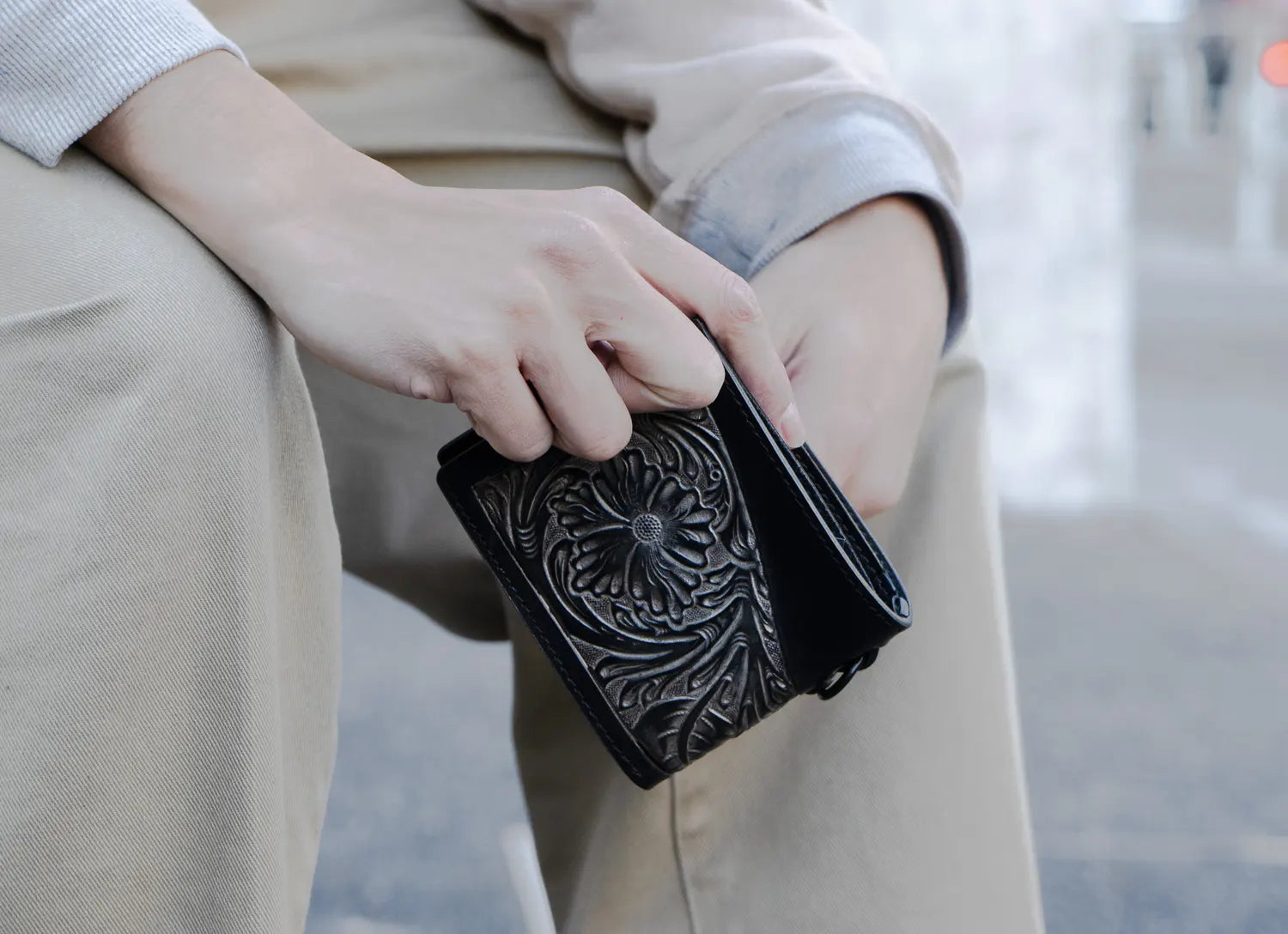 SHORT WALLET “Crest“ Pure Silver【二つ折り財布/ステアハイド SHORT WALLET “Crest“ Pure Silver【二つ折り財布/ステアハイド