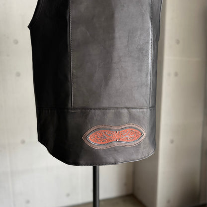 VEST "Peanut Flower"  ”The Ore" Red Jasper【Vネックレザーベスト/ブラック/ステアハイド/レッドジャスパー】