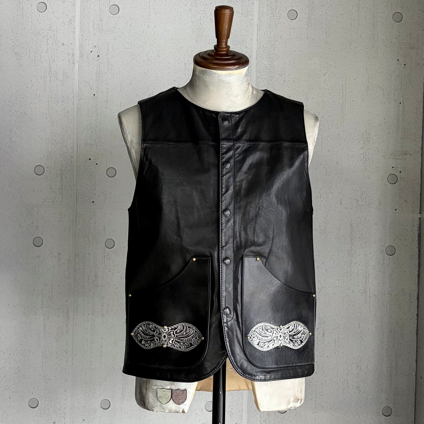 VEST "Peanut Flower" The Ore 純銀【レザーベスト/ブラック/カーフレザー/純銀】