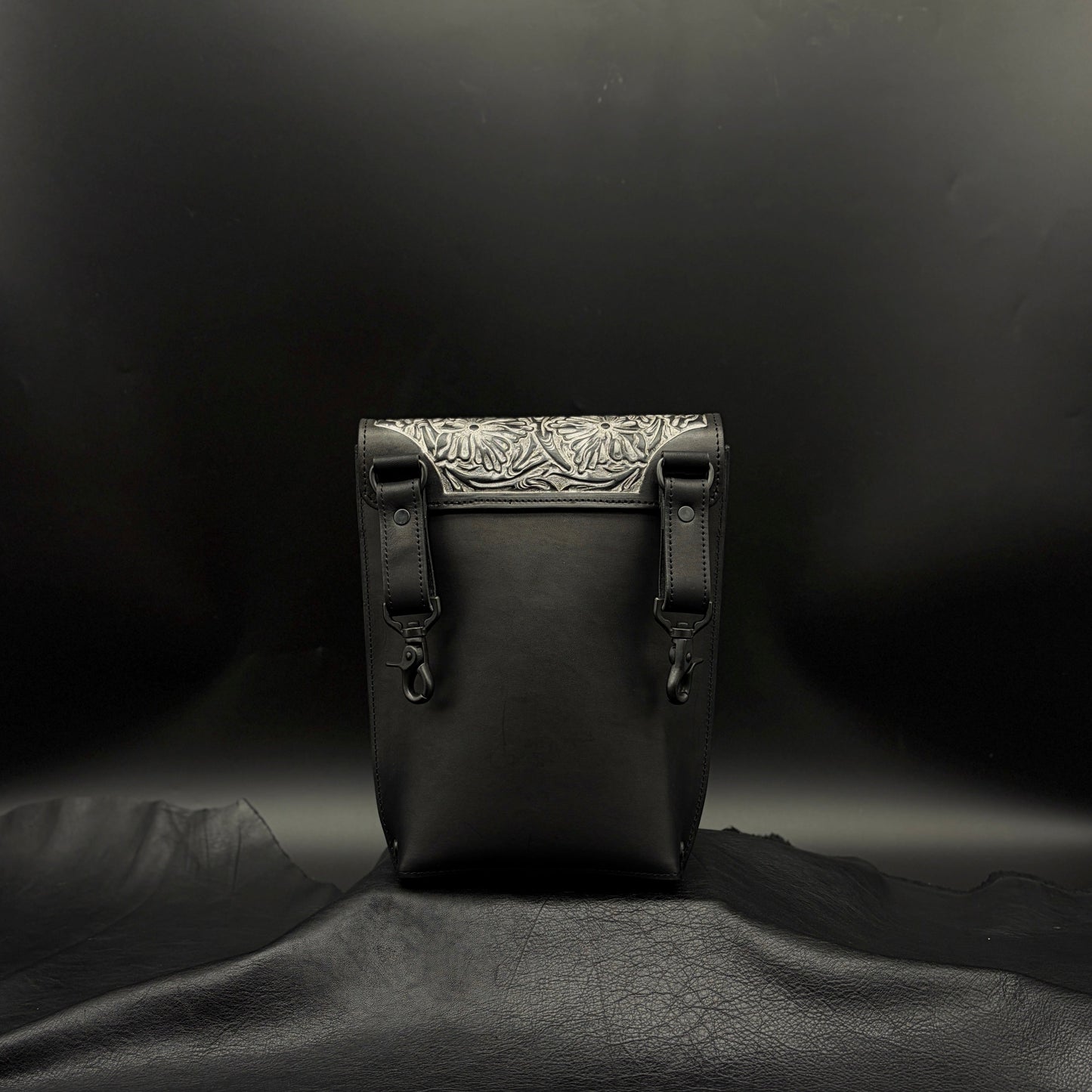 SHOULDER BAG “Crest“ The Ore 純銀【ショルダーバッグ/ステアハイド/カービング/シルバー】