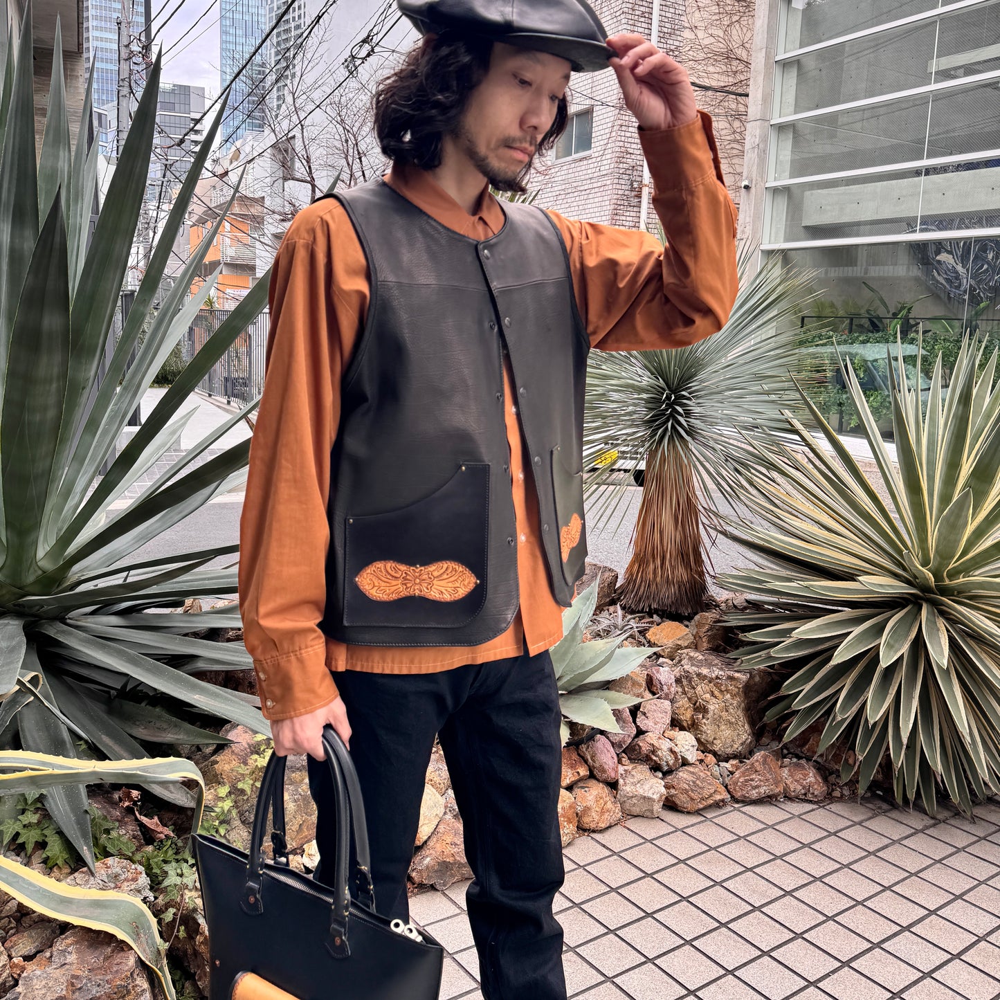 VEST "Peanut Flower"  Hand Dye Bicolor【レザーベスト/ブラック/カーフレザー/バイカラー】