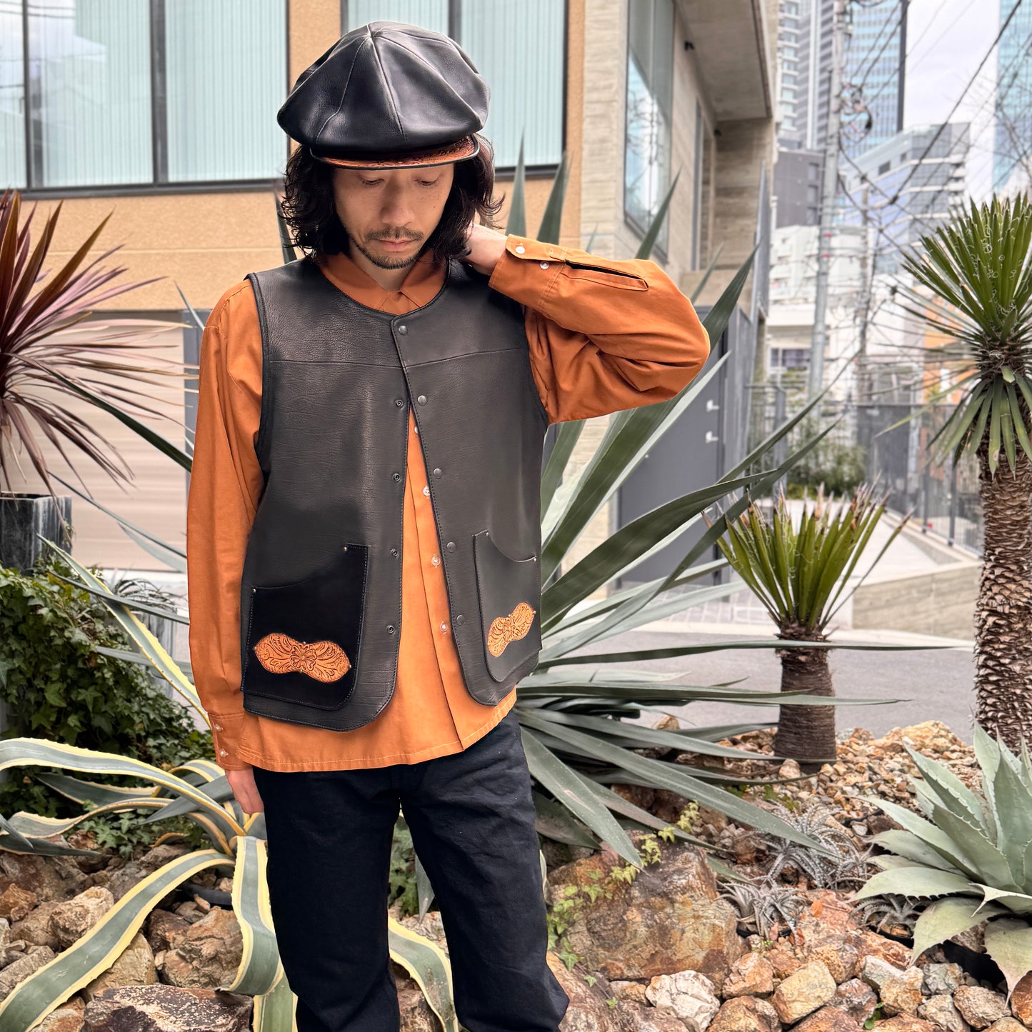 VEST "Peanut Flower"  Hand Dye Bicolor【レザーベスト/ブラック/カーフレザー/バイカラー】